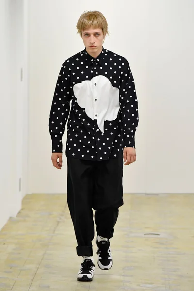 Look 15